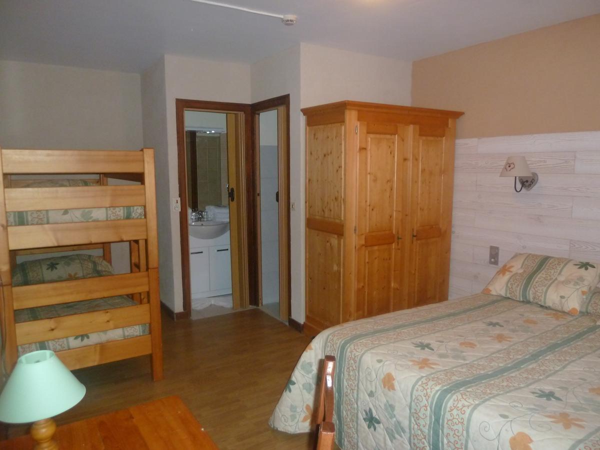 Auberge Le Sillet Longcochon Room photo