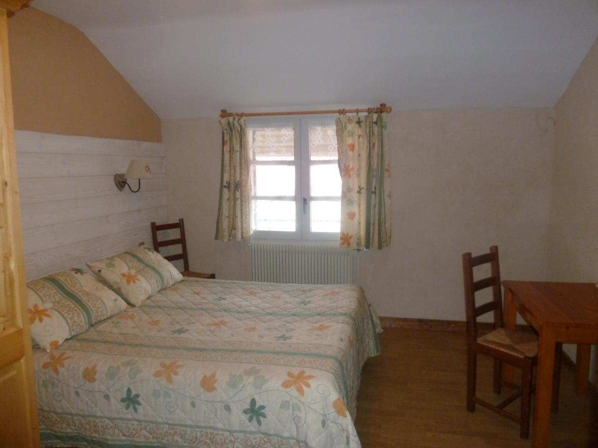 Auberge Le Sillet Longcochon Room photo