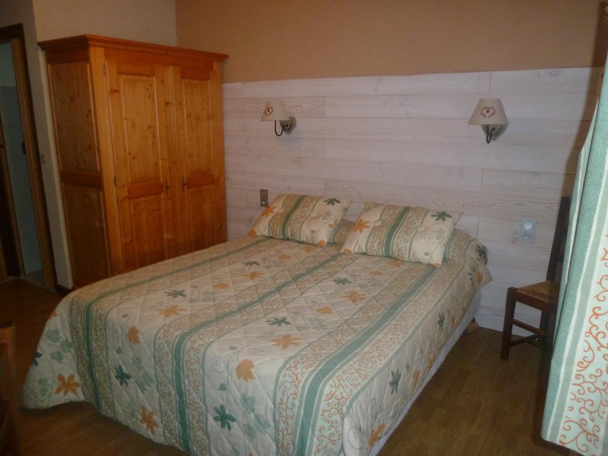 Auberge Le Sillet Longcochon Room photo